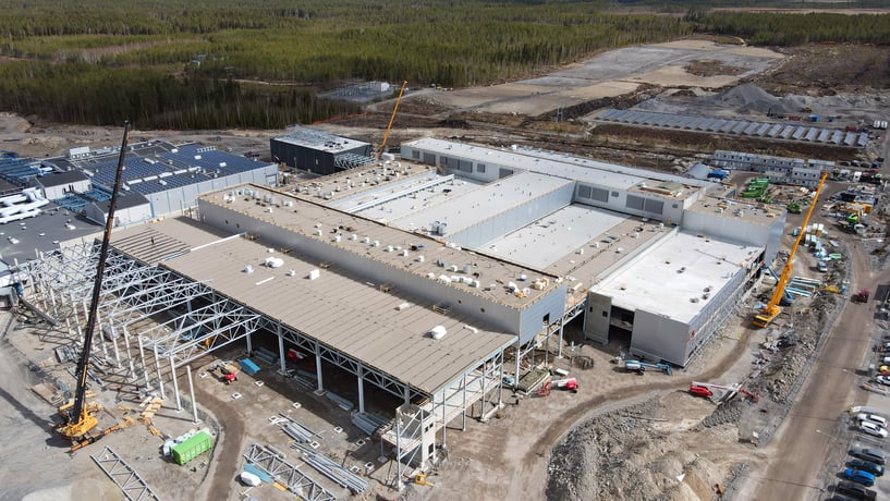 LapWallin kattoelementit Atria Oyj:n Nurmon tuotantolaitoksessa.