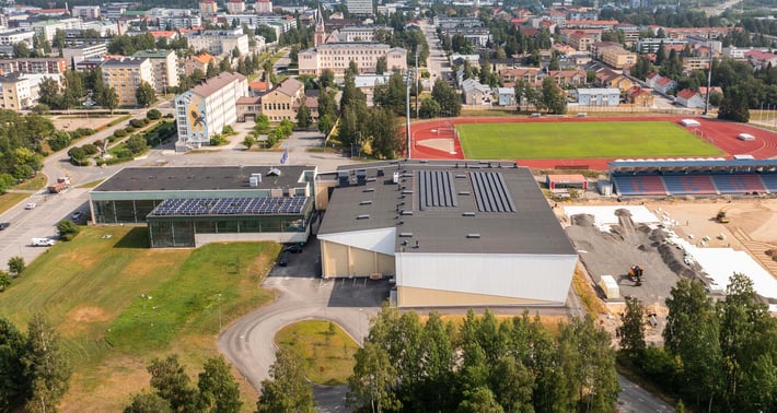 LapWall_liikuntahallin_kattoelementit